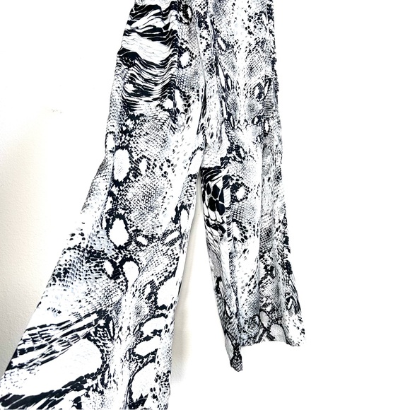 Main Strip Snake Print Culotte Belted Jumpsuit - Picture 7 of 11